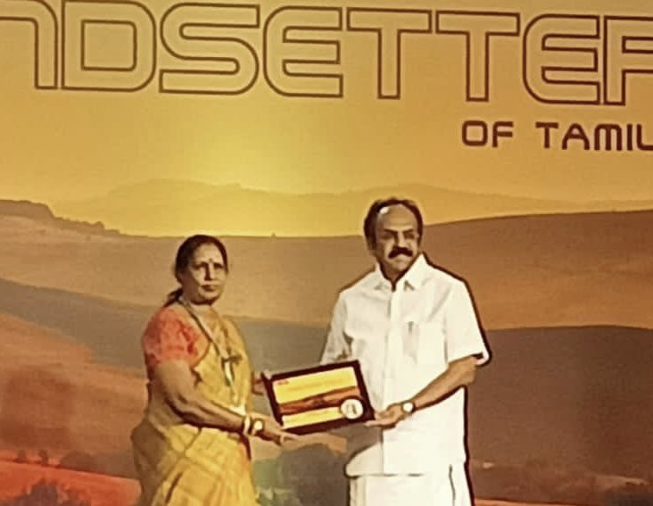 VELAMMAL FACULTY MEMBERS HONOURED 