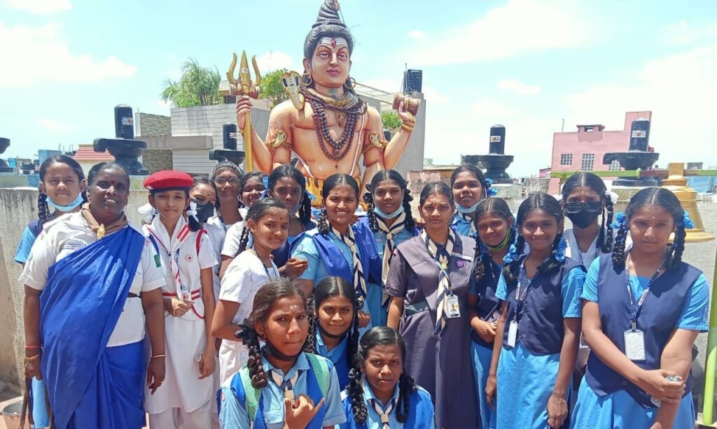 VELAMMAL’S UNIFORMED SERVICE ORGANISED TEMPLE CLEAN-UP DRIVE 