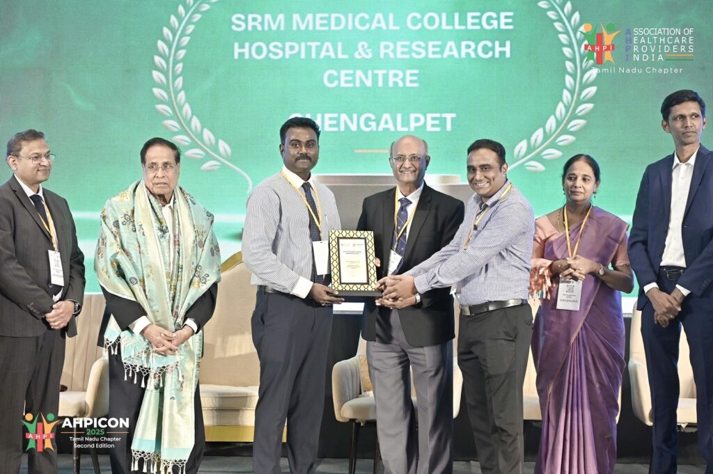 எஸ்.ஆர்.எம். மருத்துவக் கல்லூரி மருத்துவமனை மற்றும் ஆராய்ச்சி மையம் சிறந்த மருத்துவக் கல்லூரி மருத்துவமனை விருதைப் பெற்றது