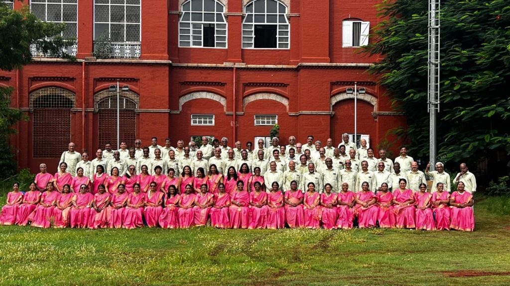 சென்னை மருத்துவக் கல்லூரியில் 50 ஆண்டுகளுக்கு முன்பு படித்த டாக்டர்கள் நெகிழ்ச்சி சந்திப்பு