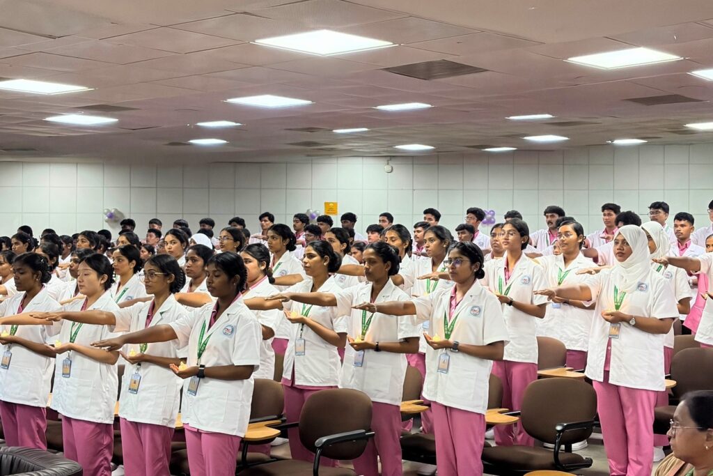 SRM College of Nursing Holds Lamp Lighting Ceremony for 35th Batch of B.Sc. Nursing